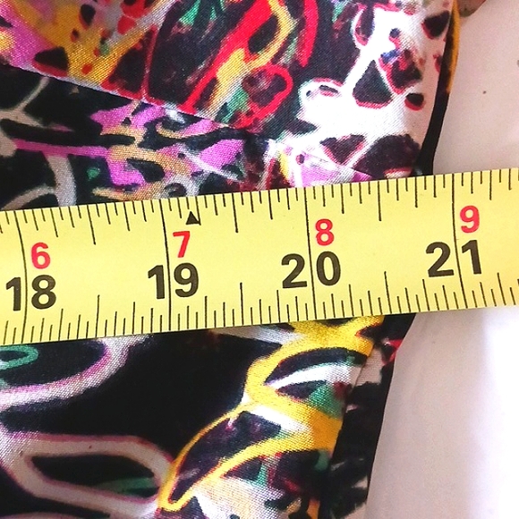 TRUTH Balloon Sleeve Multi-Color V-Cut Crop Top Plus Size 2X - Picture 9 of 10